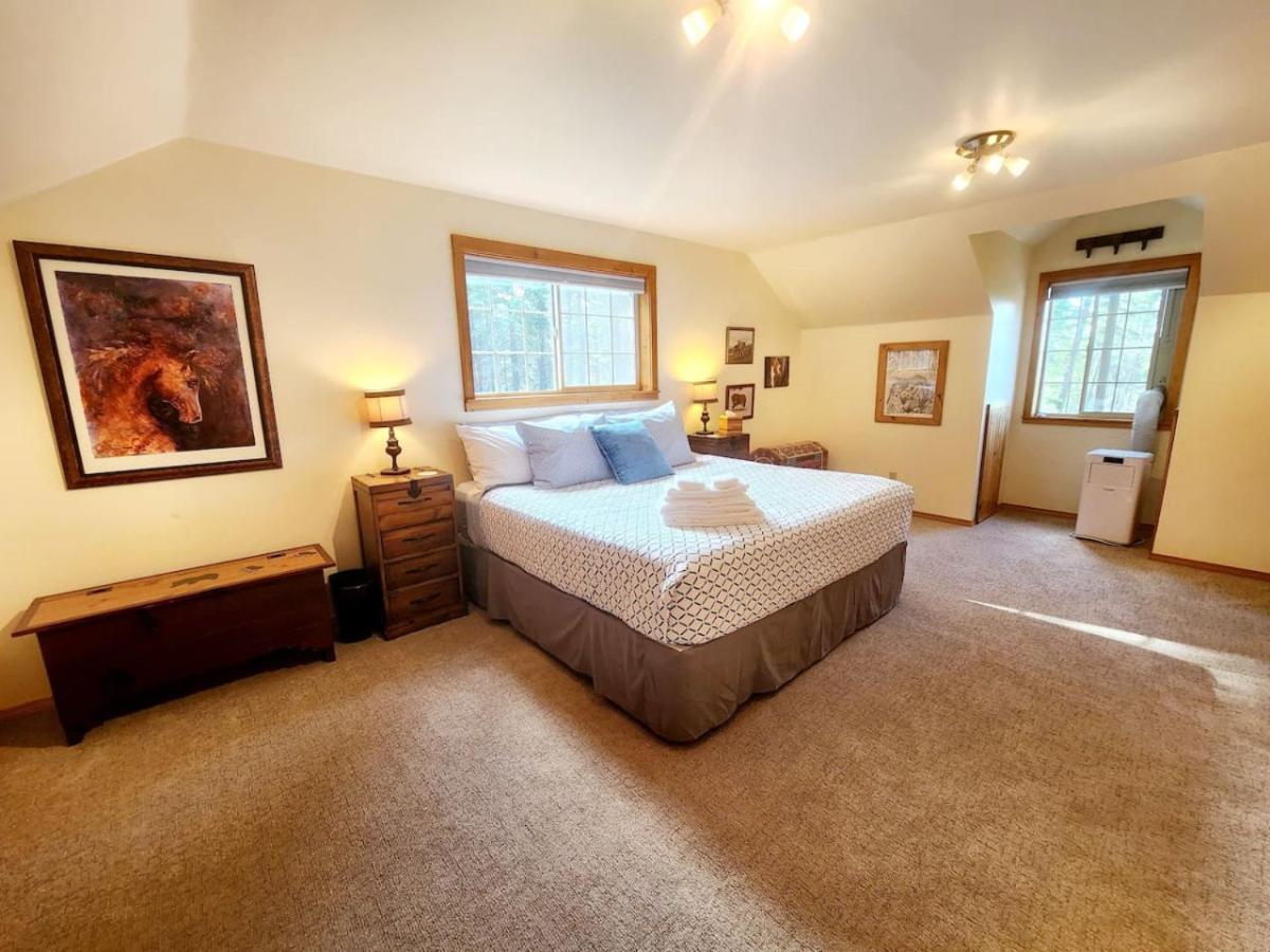 Blacktail Cabin Hideaway With Hot Tub Lakeside Esterno foto
